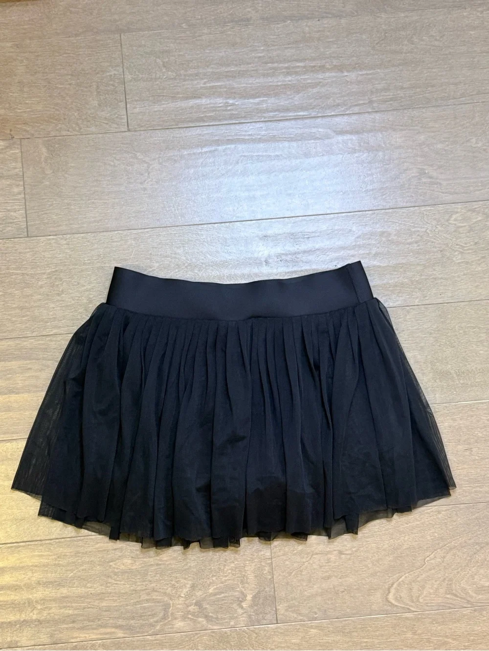 ALO Yoga lightweight pleated